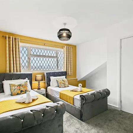 In Woodhouse, Leeds * Leeds (West Yorkshire)